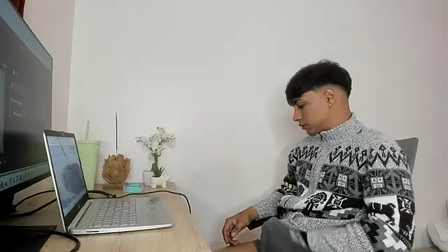 Snapshot of jonmaykolrose chatting on October 21, 2025, 7:24 pm jonmaykolrose online show from October 21, 2025, 7:24 pm
