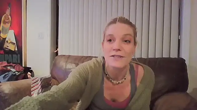 Snapshot of AddieAssets chatting on December 10, 2024, 9:01 am AddieAssets online show from December 10, 2024, 9:01 am