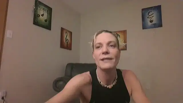 Snapshot of AddieAssets chatting on December 19, 2024, 4:45 am AddieAssets online show from December 19, 2024, 4:45 am