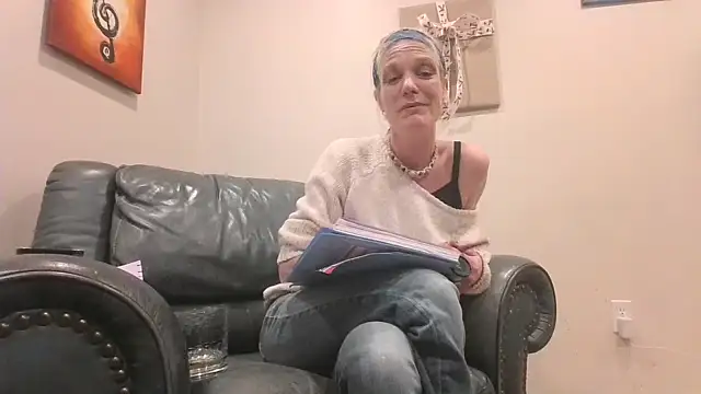 Snapshot of AddieAssets chatting on December 27, 2024, 7:08 am AddieAssets online show from December 27, 2024, 7:08 am