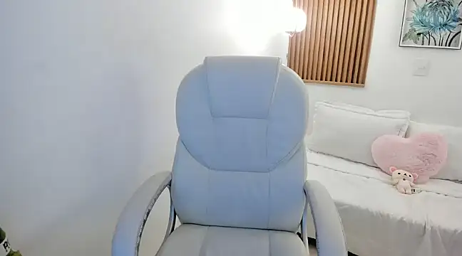 smallgiant27 online show from January 4, 2025, 6:09 am