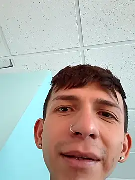 smallgiant27 online show from March 6, 2026, 6:19 am