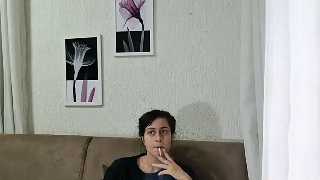 Snapshot of Blue_butterfly chatting on March 21, 2025, 10:39 pm Blue butterfly online show from March 21, 2025, 10:39 pm