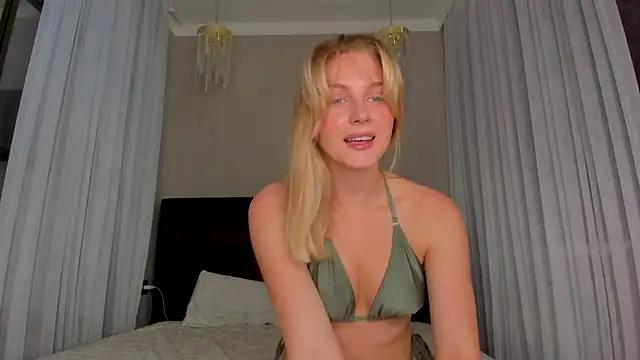 Snapshot of pretty_girlnextdoor chatting on May 27, 2026, 12:12 pm pretty girlnextdoor online show from May 27, 2026, 12:12 pm