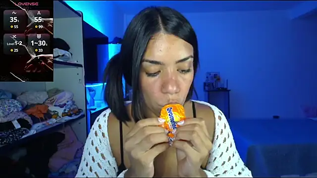 -Naomyy- online show from February 28, 2025, 3:04 am