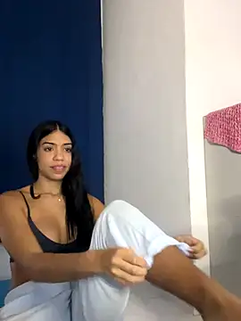 -Naomyy- online show from October 22, 2025, 9:42 am