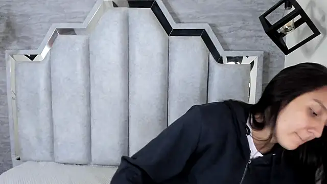  alaia collway  online show from March 18, 2025, 12:17 pm