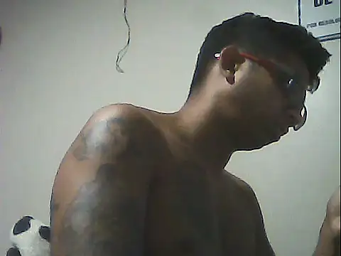 Snapshot of FitGeorge chatting on November 5, 2025, 7:17 pm FitGeorge online show from November 5, 2025, 7:17 pm