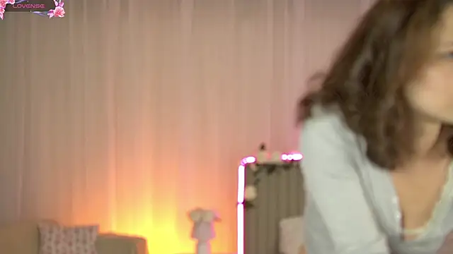 AngellaRoss online show from September 21, 2025, 6:13 pm