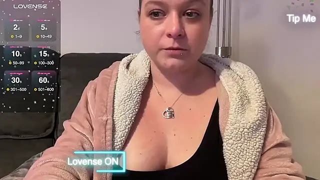 NaughtyWifeUK online show from January 19, 2025, 12:59 am