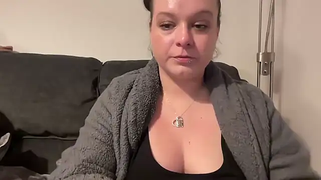 NaughtyWifeUK online show from March 11, 2025, 11:15 pm