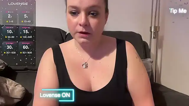 NaughtyWifeUK online show from December 7, 2024, 1:19 am