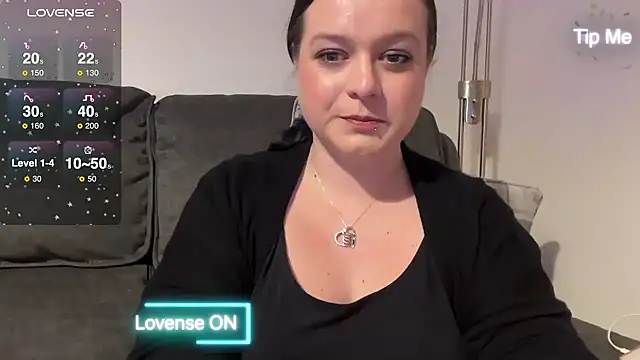 NaughtyWifeUK online show from December 6, 2024, 10:13 pm