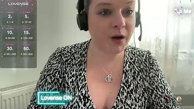 NaughtyWifeUK online show from January 7, 2025, 1:24 pm