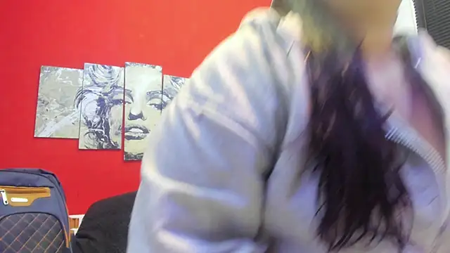 Kendra Hot1 online show from March 19, 2025, 10:55 am