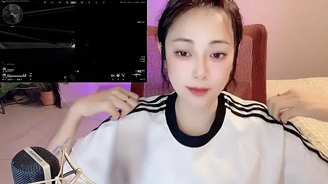 Daisy-77 online show from April 17, 2026, 1:47 pm