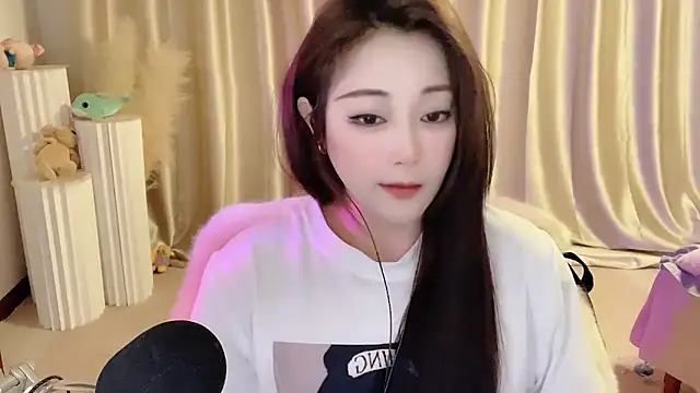 Snapshot of Daisy-77 chatting on March 5, 2025, 6:01 pm Daisy-77 online show from March 5, 2025, 6:01 pm
