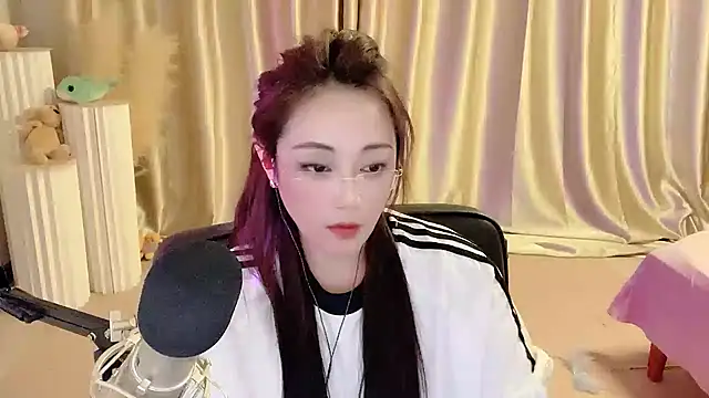 Snapshot of Daisy-77 chatting on February 25, 2025, 12:14 am Daisy-77 online show from February 25, 2025, 12:14 am