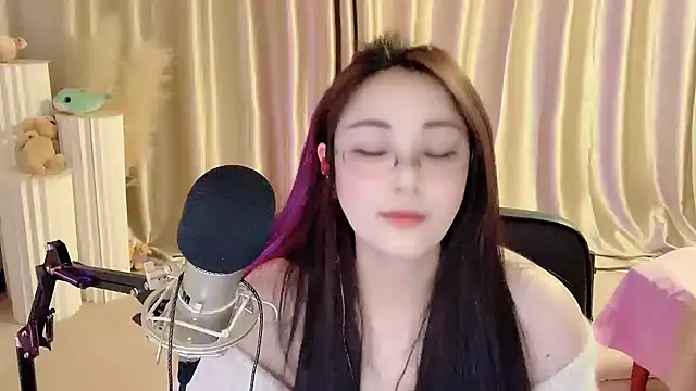 Snapshot of Daisy-77 chatting on February 27, 2025, 10:20 pm Daisy-77 online show from February 27, 2025, 10:20 pm