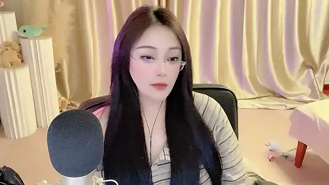 Snapshot of Daisy-77 chatting on March 8, 2025, 9:18 pm Daisy-77 online show from March 8, 2025, 9:18 pm