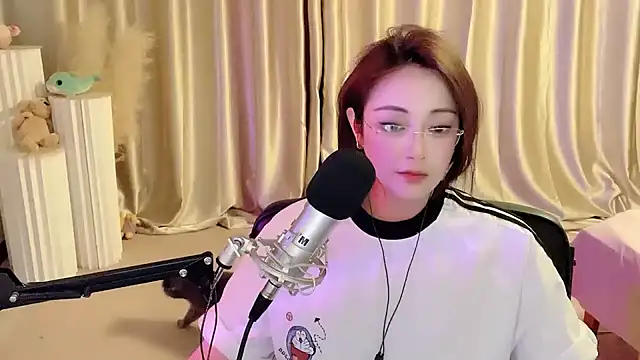 Snapshot of Daisy-77 chatting on February 24, 2025, 9:09 pm Daisy-77 online show from February 24, 2025, 9:09 pm