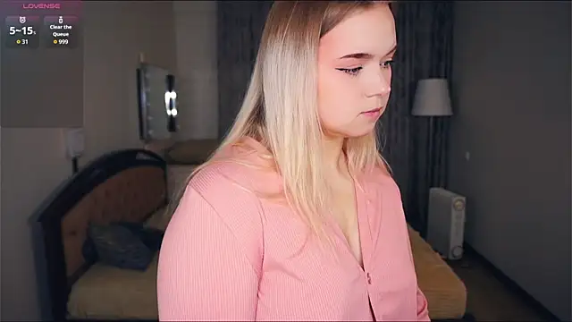 ZaraCreedon online show from October 13, 2025, 5:09 am