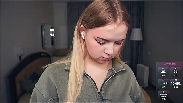 ZaraCreedon online show from October 17, 2025, 5:11 am