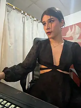 Snapshot of misstresbigcockts chatting on October 11, 2025, 4:30 pm misstresbigcockts online show from October 11, 2025, 4:30 pm