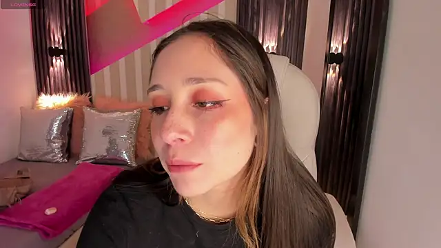 Snapshot of emily_layton chatting on March 20, 2025, 2:32 pm emily layton online show from March 20, 2025, 2:32 pm