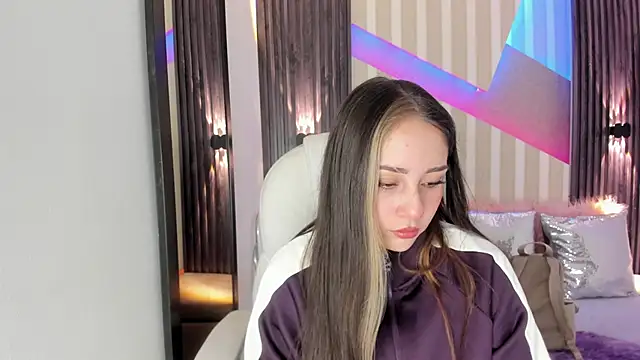 Snapshot of emily_layton chatting on October 6, 2025, 2:40 pm emily layton online show from October 6, 2025, 2:40 pm