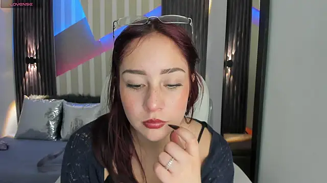 emily layton online show from November 30, 2025, 4:41 pm