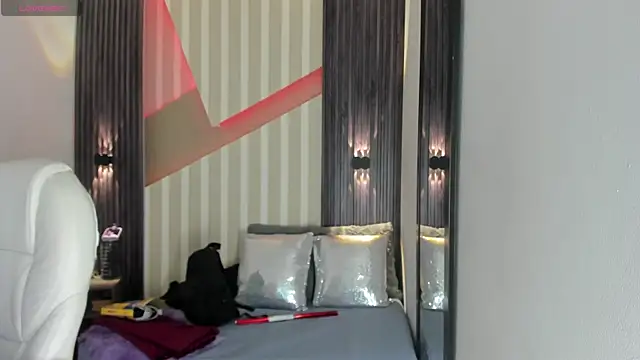 emily layton online show from February 15, 2026, 12:33 am