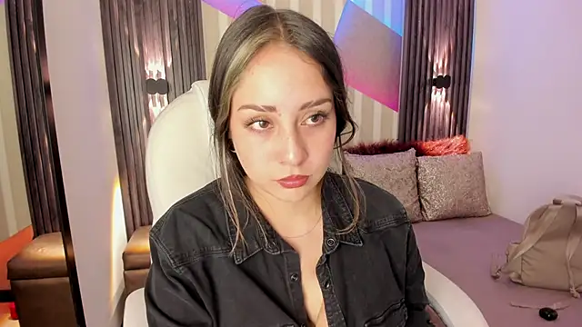 Snapshot of emily_layton chatting on September 24, 2025, 2:23 pm emily layton online show from September 24, 2025, 2:23 pm