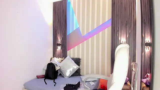 emily layton online show from November 20, 2025, 2:29 pm