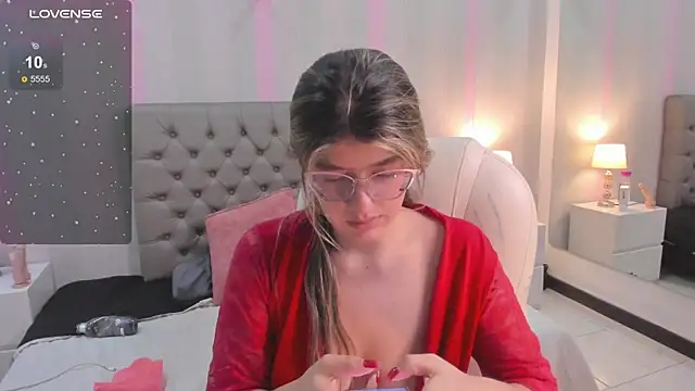 Snapshot of SEXMILLA_ chatting on February 21, 2025, 2:06 am SEXMILLA online show from February 21, 2025, 2:06 am