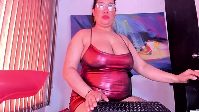 Snapshot of alondrabigtits chatting on June 3, 2026, 2:33 pm alondrabigtits online show from June 3, 2026, 2:33 pm