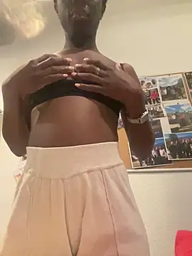 Snapshot of pupine35 chatting on February 16, 2026, 7:51 am pupine35 online show from February 16, 2026, 7:51 am