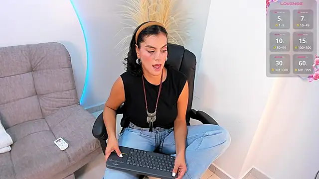 Ada Monroe10 online show from September 15, 2025, 1:33 pm