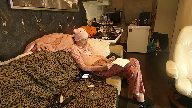 Doggyray44 online show from January 5, 2026, 5:27 pm