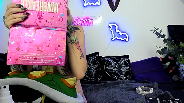 Purple Coffin666 online show from April 19, 2026, 9:32 am