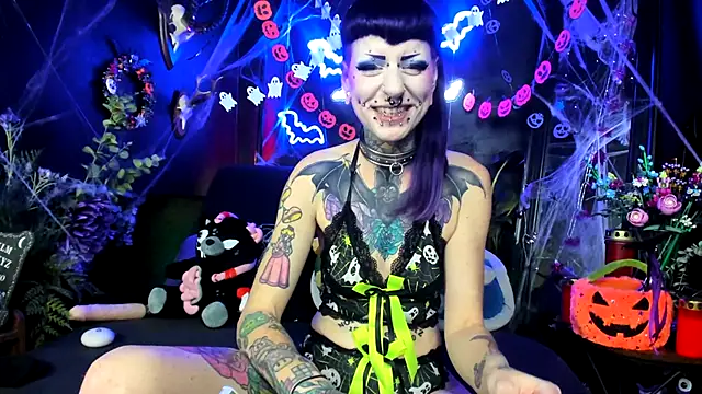 Snapshot of Purple_Coffin666 chatting on October 16, 2025, 9:01 pm Purple Coffin666 online show from October 16, 2025, 9:01 pm