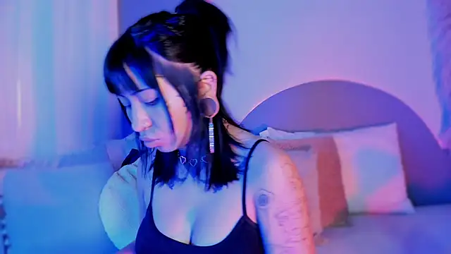 Snapshot of Evangeline_bell chatting on September 15, 2025, 2:50 pm Evangeline bell online show from September 15, 2025, 2:50 pm