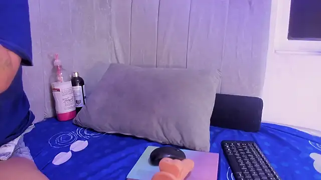 celeste jhons online show from November 3, 2025, 8:12 pm