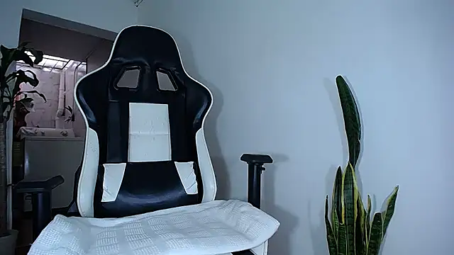 Snapshot of diamond_black00 chatting on March 14, 2025, 9:10 pm diamond black00 online show from March 14, 2025, 9:10 pm