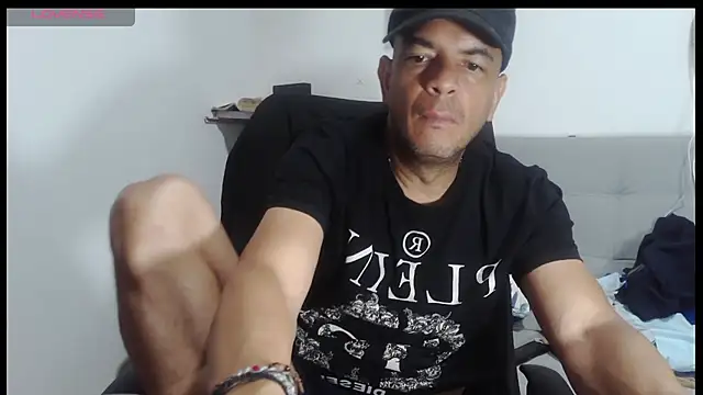 Snapshot of latinmartin73 chatting on May 3, 2026, 3:44 am latinmartin73 online show from May 3, 2026, 3:44 am