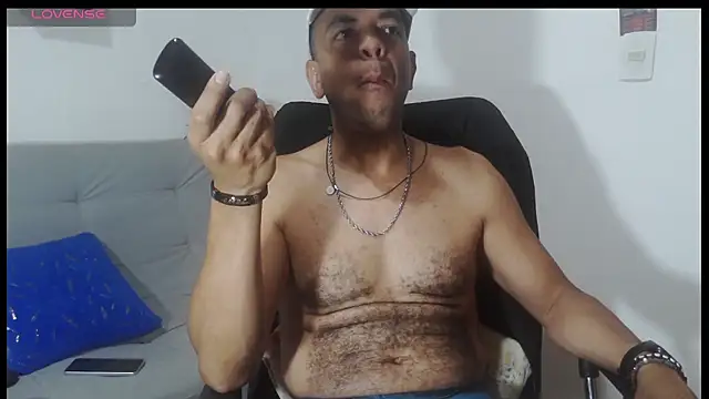 Snapshot of latinmartin73 chatting on May 23, 2026, 1:15 am latinmartin73 online show from May 23, 2026, 1:15 am