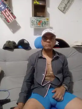 latinmartin73 online show from November 11, 2025, 10:58 pm