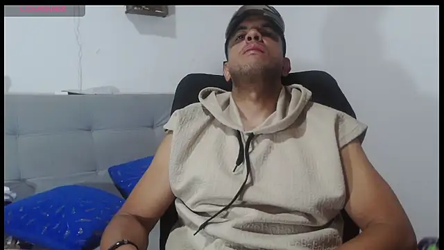 Snapshot of latinmartin73 chatting on May 24, 2026, 2:44 am latinmartin73 online show from May 24, 2026, 2:44 am