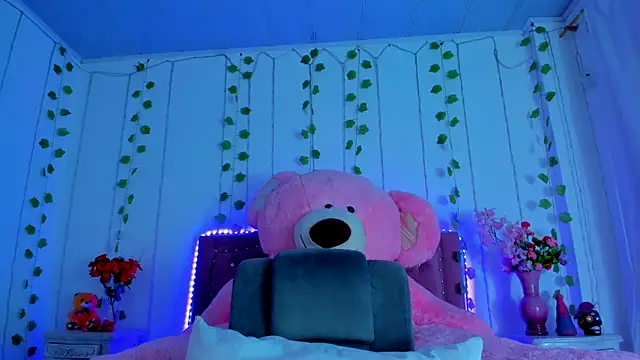 dulcevegga online show from May 5, 2026, 3:53 am