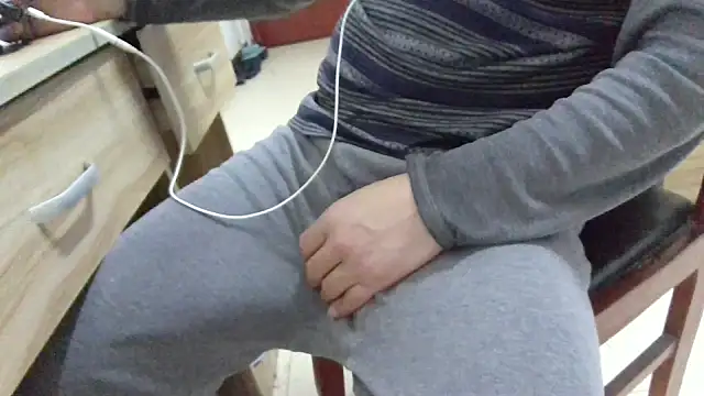 huzi518 online show from March 15, 2026, 6:42 am